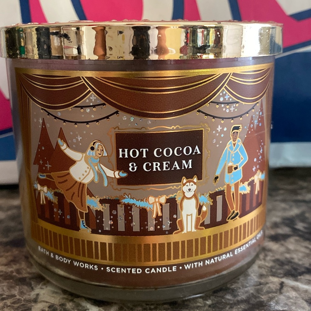 Bath & Body Works  Hot Cocoa & Cream 3-wick candles